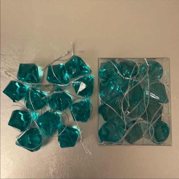 6 Boxes Small Christmas Ornaments - Picture 2 of 11